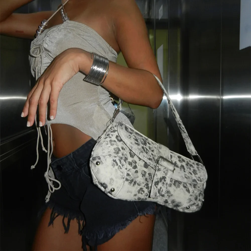 Torebka na ramię z nieregularn – Saddle Bag Distressed recenzja i cena
