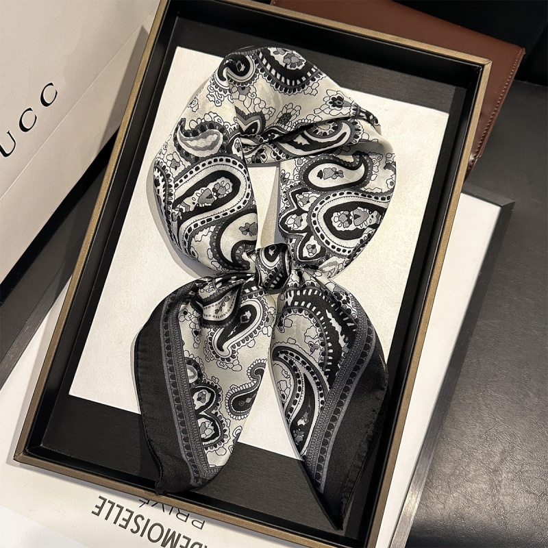 Luksusowa satynowa kwadratowa  – Luxury Bags And Accessories recenzja i cena