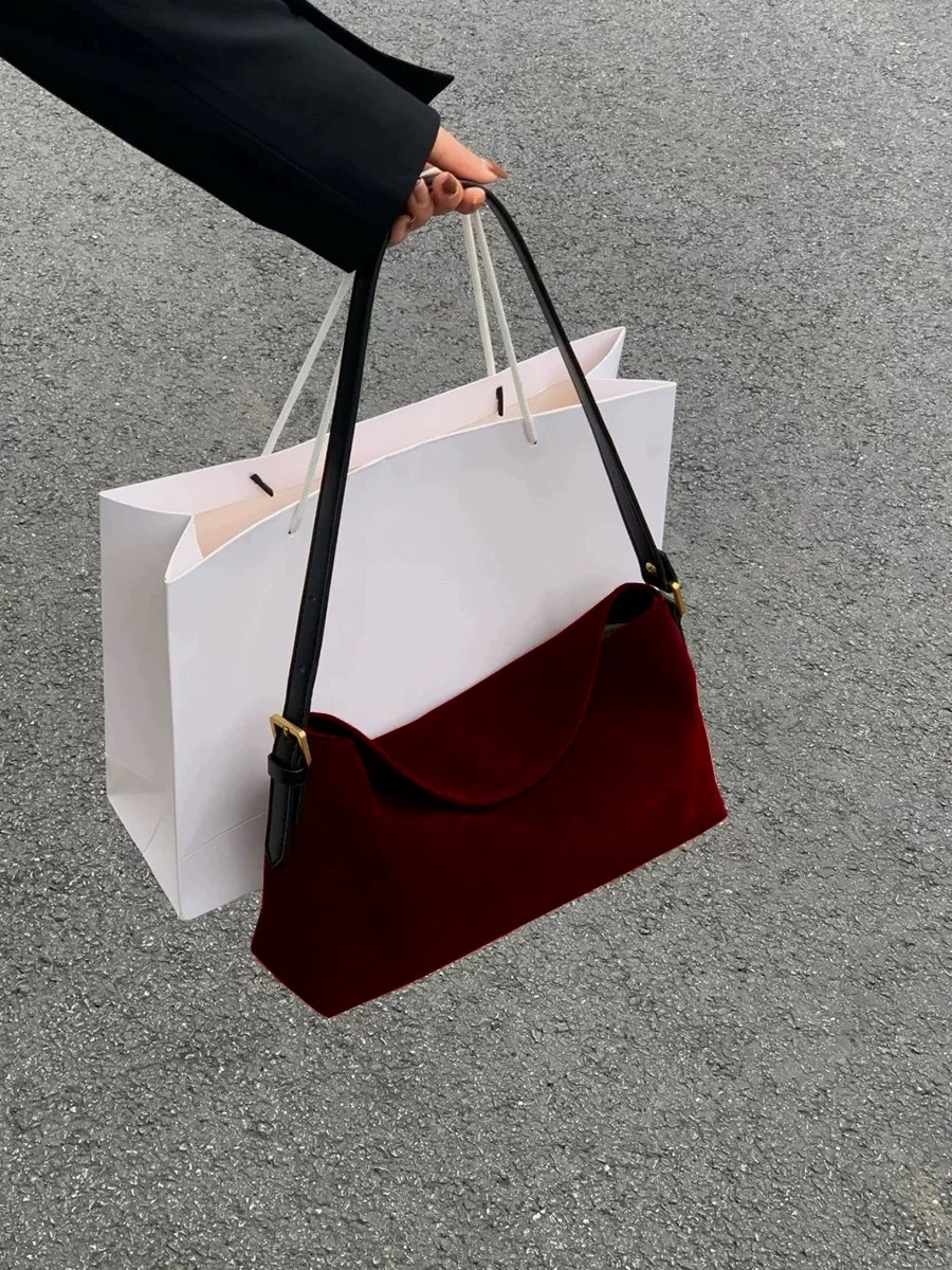 Czerwona zamszowa torebka na j – Luxury Bags For Sale recenzja i cena